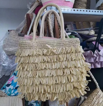 Ръчно изтъкани чанти за слама