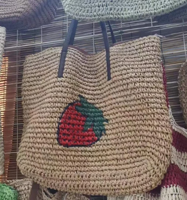 Дамска плажна чанта Strawberry Big Paper