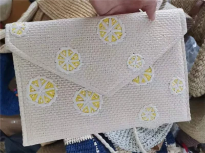 Дамска чанта клъч с хартиена бродерия