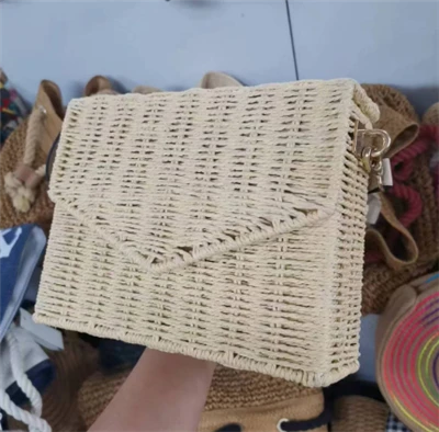 Дамска плажна чанта от естествен ратан